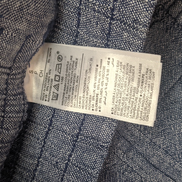 Mid-rise Linen Shorts - Picture 3 of 3